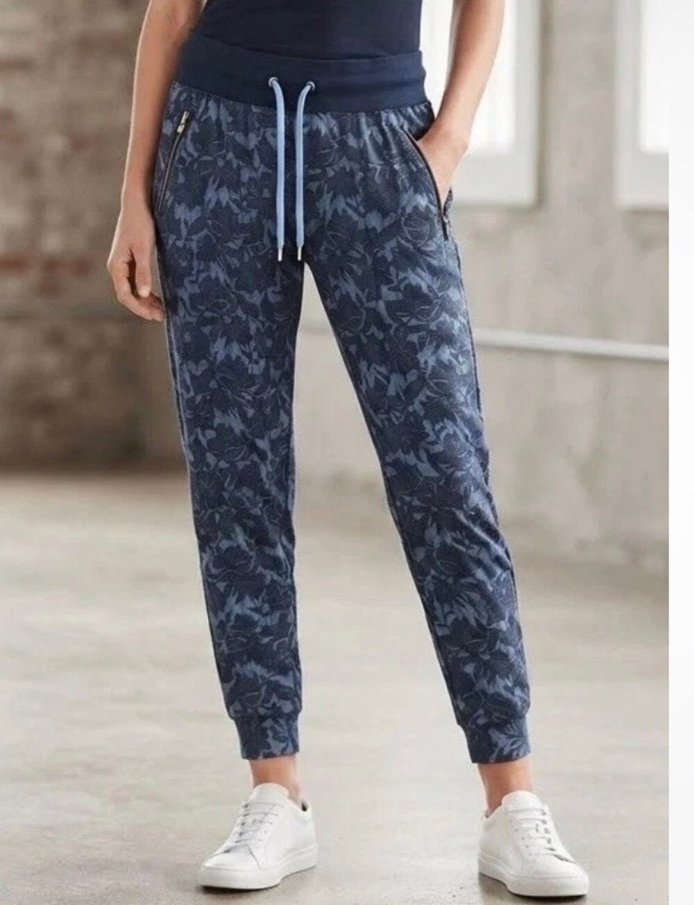 Athleta Trekkie Joggers Blue Jacquard Floral Print 8